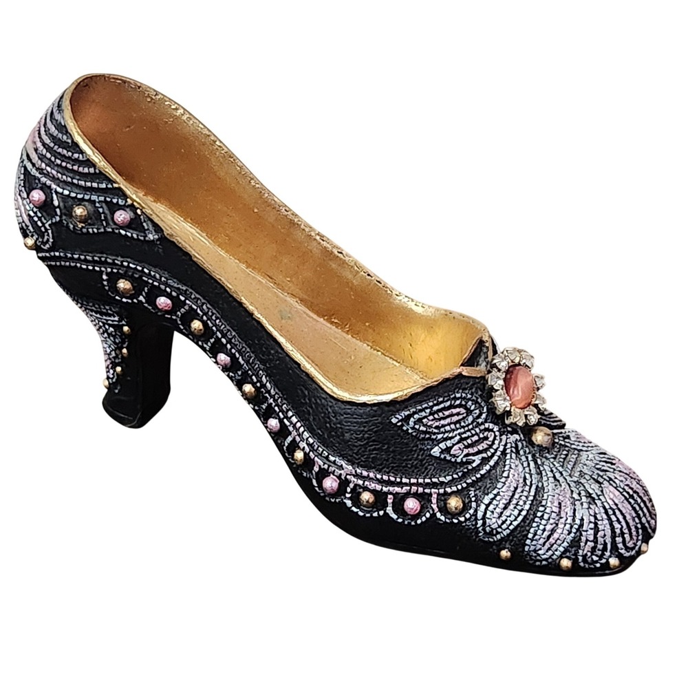 Vintage Nostalgia If The‎ Shoe Fits Embroidered Shoe Decor